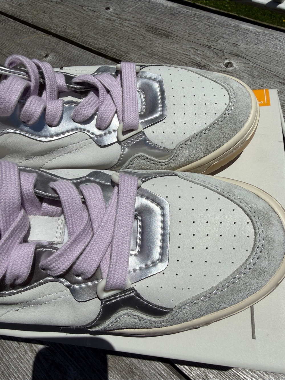 Oncept Women's Phoenix Sneakers with Lavender Laces, like new, 9 - Picture 7 of 12
